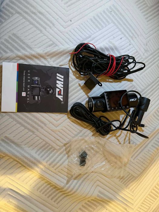 Dash Cam iwey – предна, задна и вътрешна камера (3 канала) 1080P