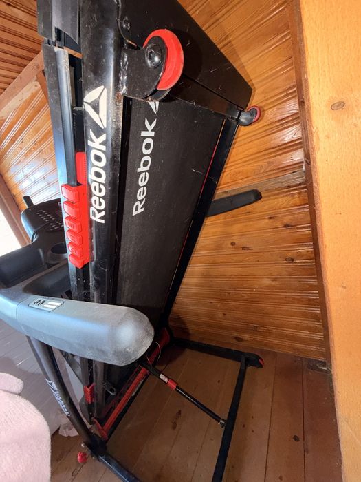 REEBOK GT40S Folding Incline Touch Screen Treadmill