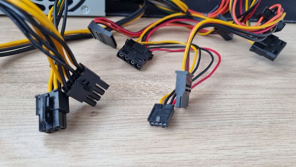 Mini sursa low profile 350w 85% eficienta