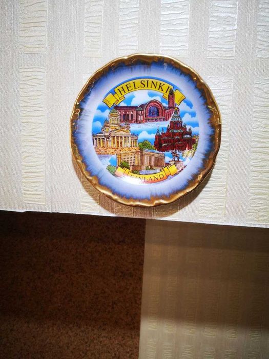 Сувенирные тарелки.