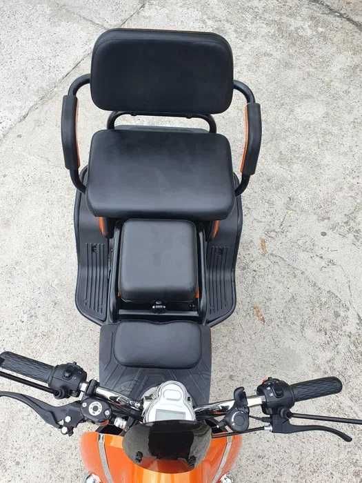 НОВА Електрическа триместна триколка MaxMotors X2 1500W/48V/20Аh