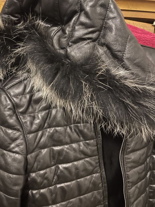 Geacă băieți piele naturală nouă stare foarte bună.