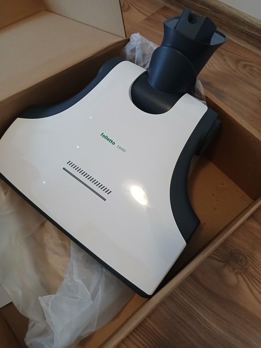 Folleton, aspirator care aspira/șterge.