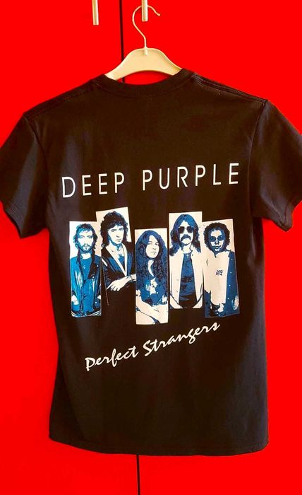 Тениска Deep Purple, дизайн Лице и Гръб 100% памук в черно и синьо-лилаво.
