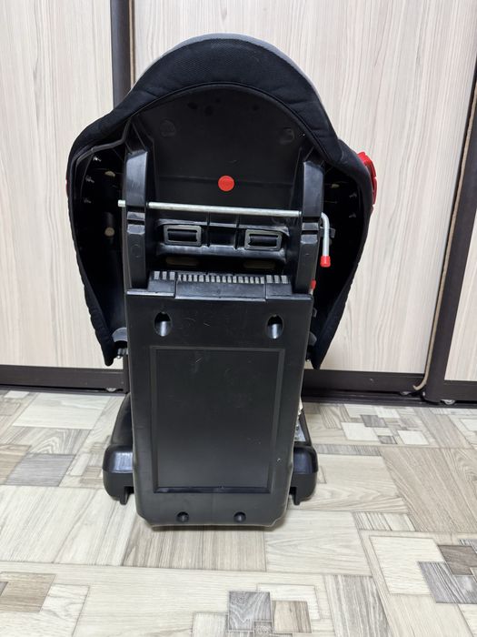 Продам детское автокресдо