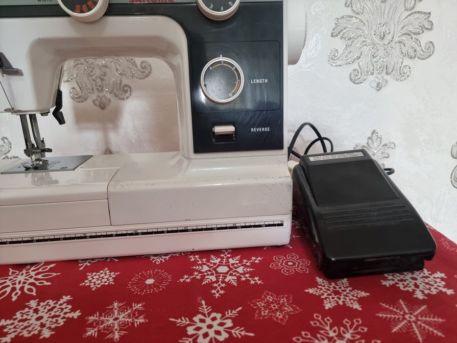 Швейная машинка JANOME