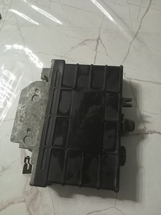 Блок управление Audi 80