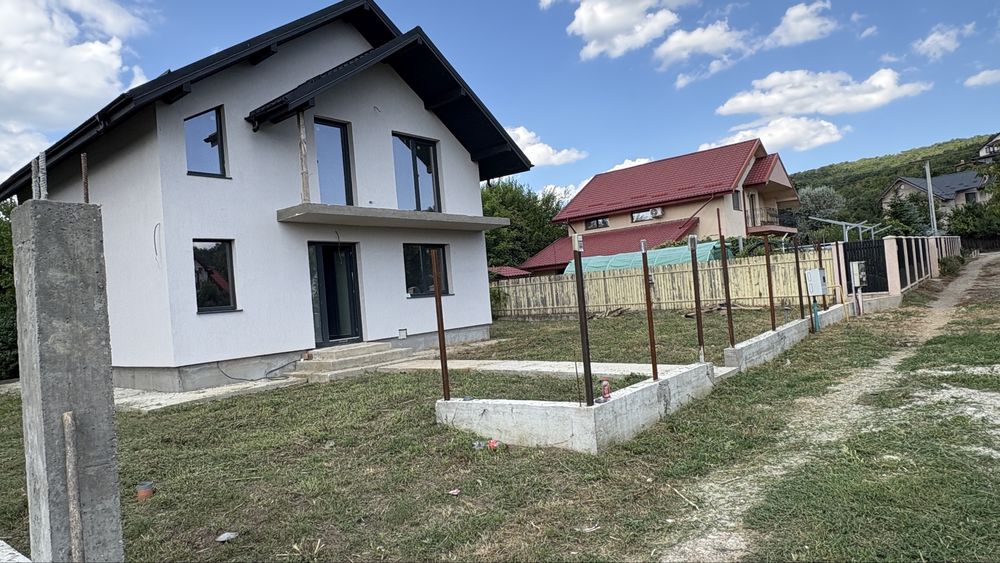 De vanzare casa Parter+ Mansarda