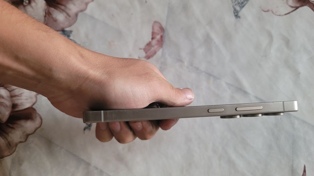 Samsung S 25 ultra sotiladi