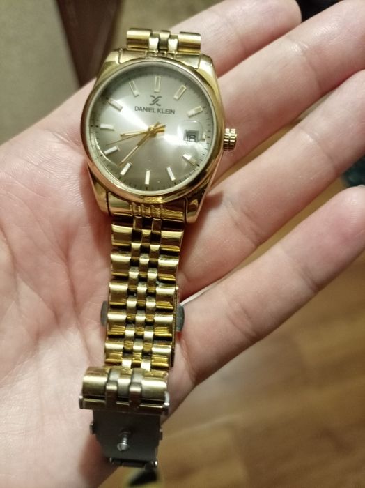 Часы наручные золотистый