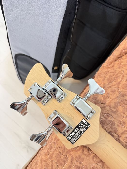 Yamaha Басс гитара