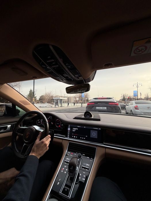 Porsche Panamera 4