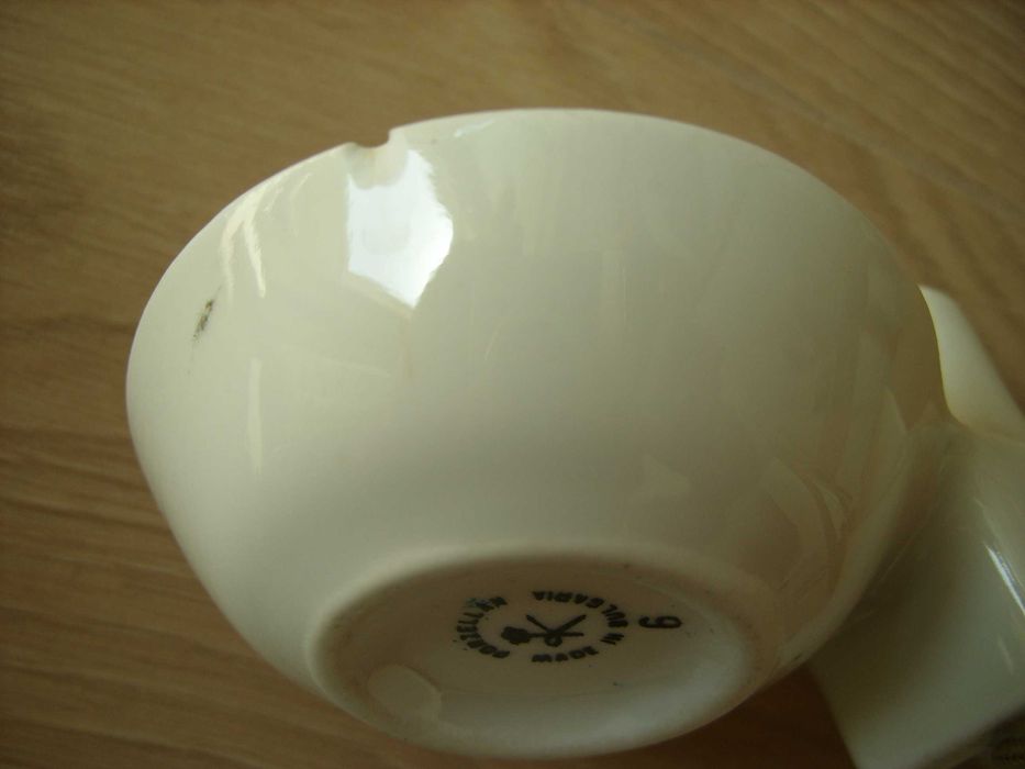 Порцеланови и дървени солници хаванче