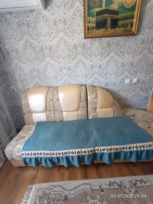 Диван  бежевый угловой