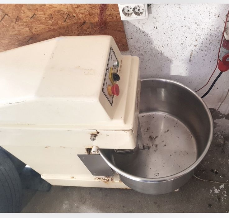 Malaxor aluat pâine, carne tocată cuva inox 60 litri
