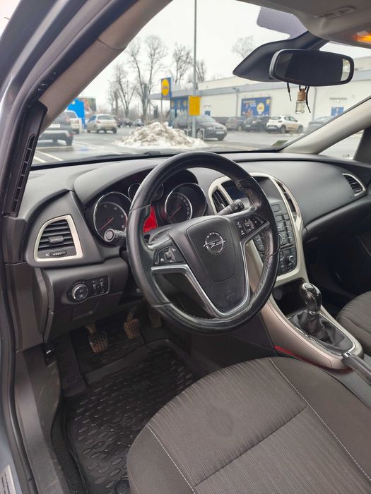 Opel Astra J, an de fabricație 2010