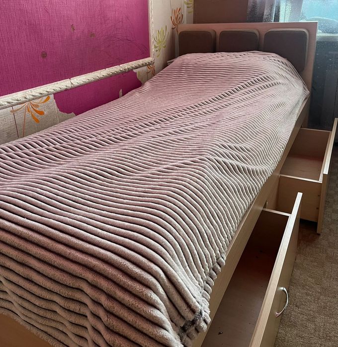 Продам односпальную кровать