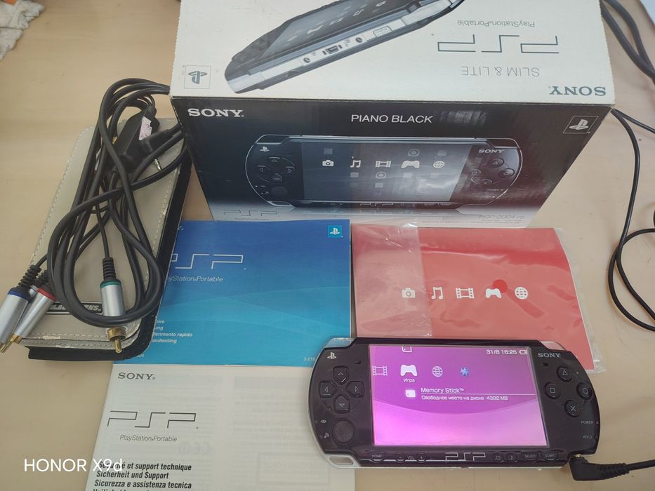 Полный комплект Sony PSP 2000 (Slim)