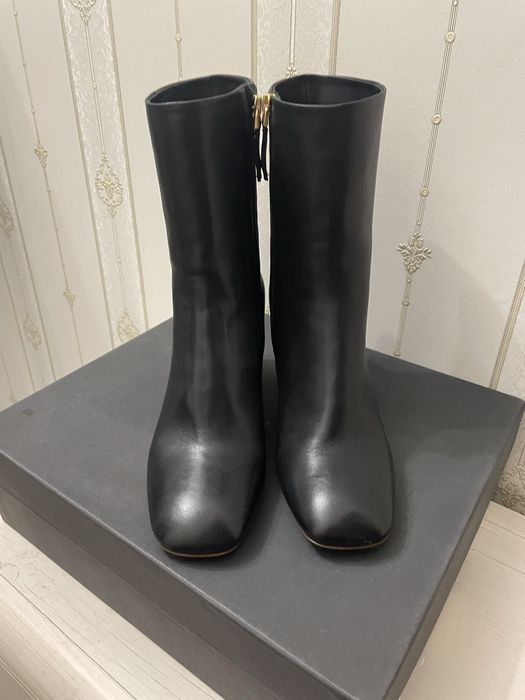 Продам женские сапоги.