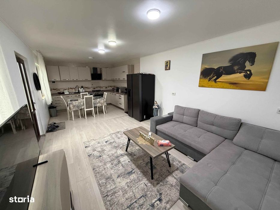 De vânzare anexa si teren cazasu