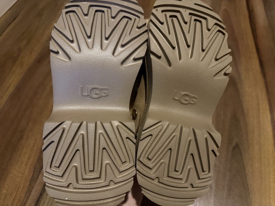 Saboti UGG Esmee noi