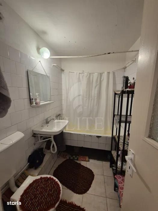 Apartament 4 camere în zona BLOCUL SPRAY