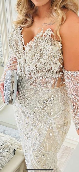 Официална рокля за 3 часа облечена