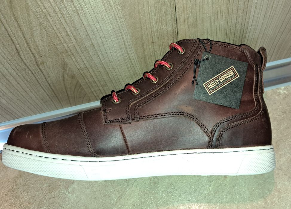 Продавам мото обувки Harley Davidson номер 45.Цена 200лв.