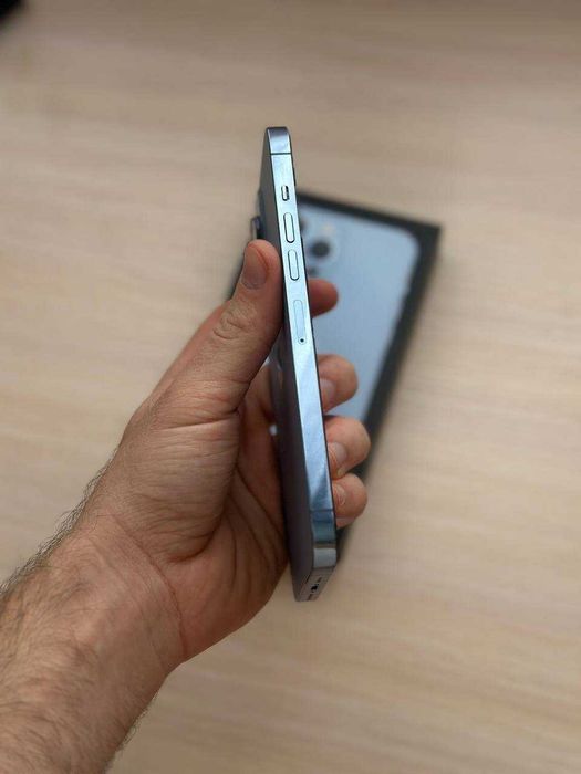 Apple Iphone 13 Pro Max în stare excelentă + încărcător + huse