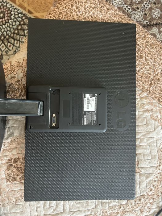 Монтор LG 20M38A-B