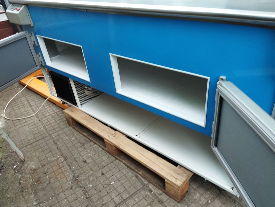 Хладилна витрина