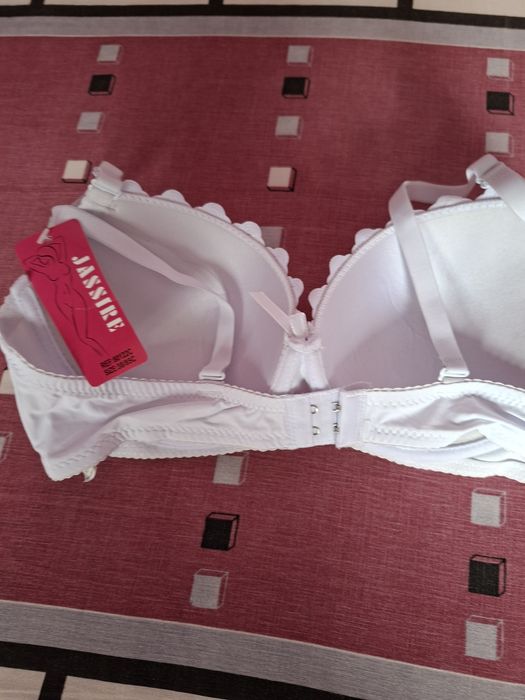 Vând Sutien Damă Mărimea 38/85 C Nou