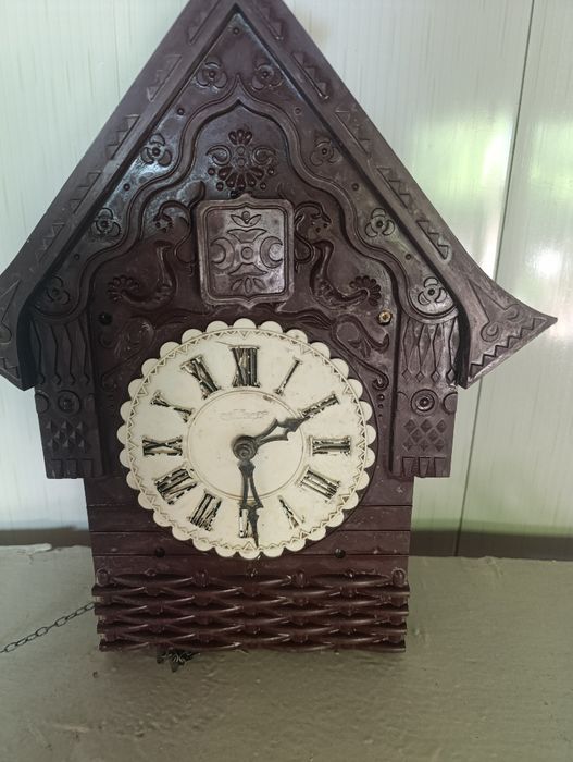 Продаётся часы с кукушкой.