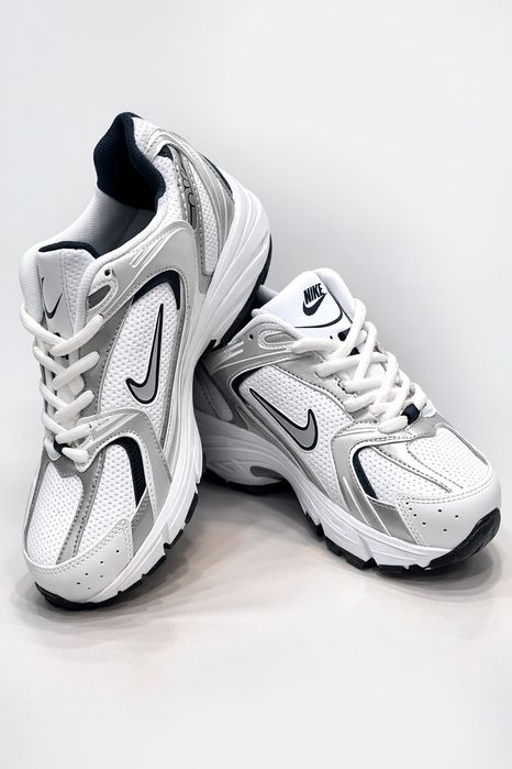 Nike Running маратонки цвят: бял 39 номер