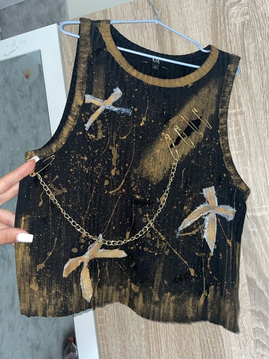 Vând top custommade