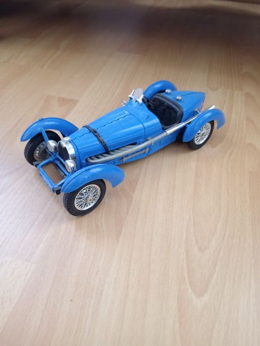 Macheta burago 1:18