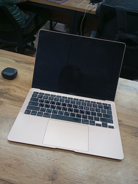 MacBook M1 16/512