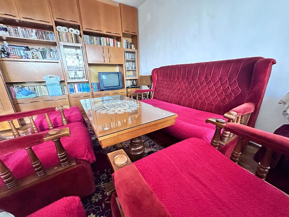 Продава се ретро мека мебел правена по поръчка