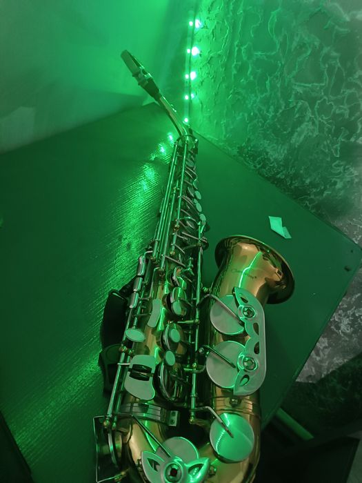 Vând saxofon in stare buna