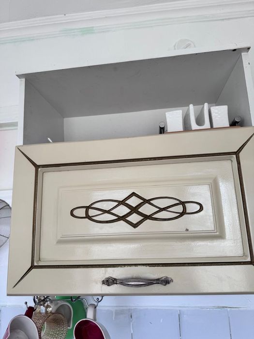 Кухонный шкаф сатылады