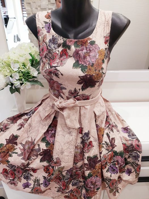 Уникална рокля..