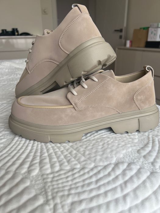 Обувки Чисто нови , не са носени