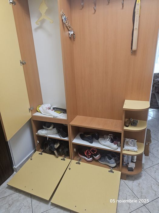 Cuier hol cu rafturi pentru rafturi incaltaminte