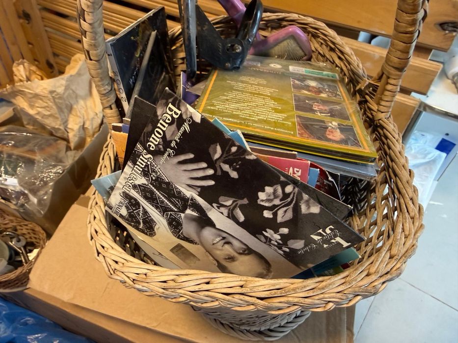 Set lot casete VHS video si cd uri cu muzica filme