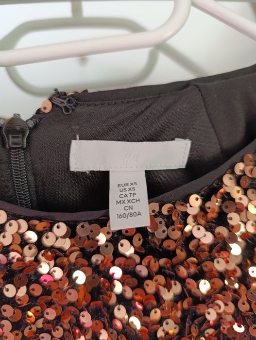 Парти рокля на  H&M.