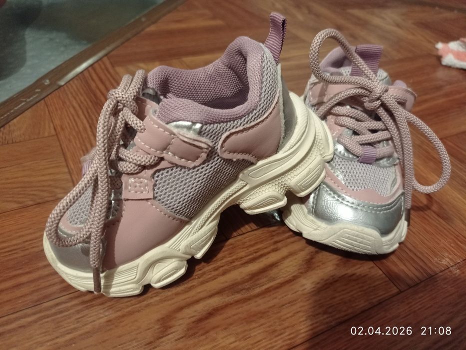 Кроссовки для девочки