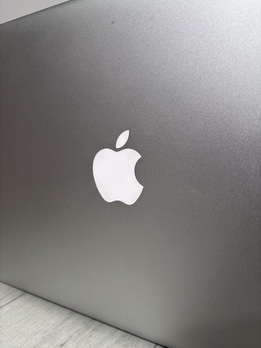 MacBook pro 13 inch mid 2012