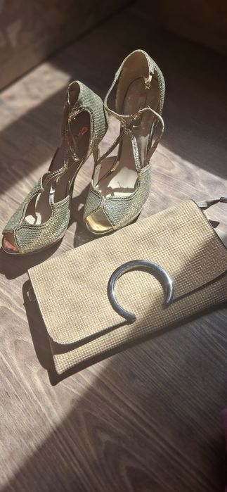 Обувки на ток и чантичка към тях