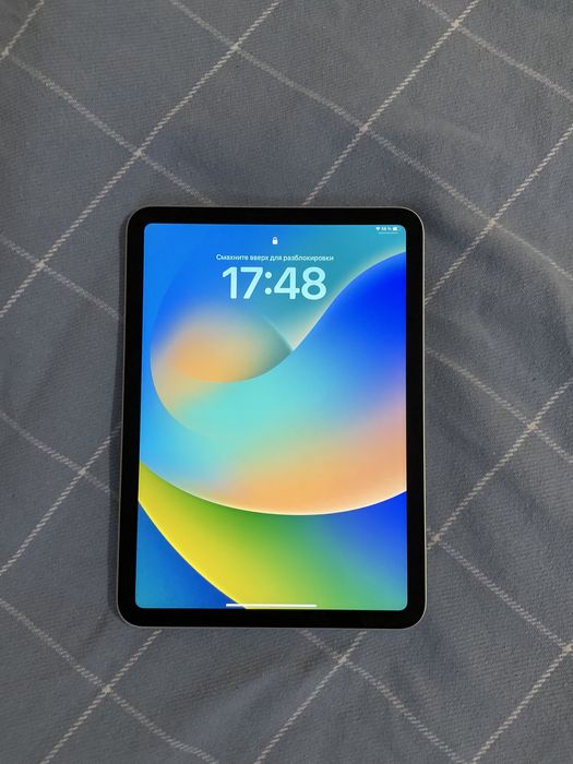 Apple iPad 10.9  (10th Gen, 2022).