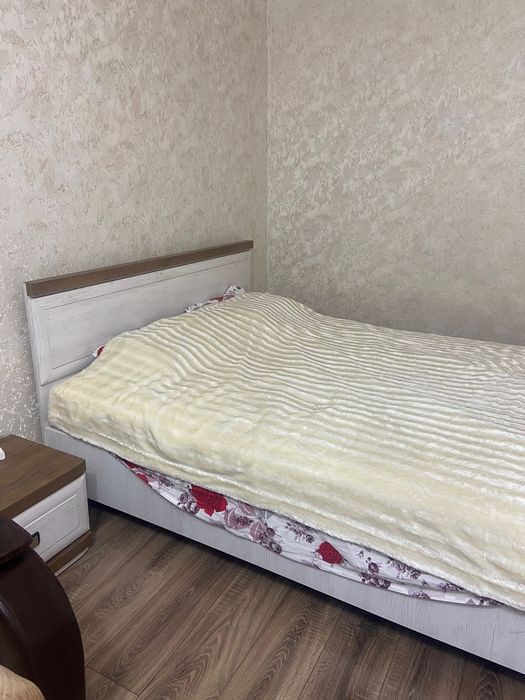 Продам спальный гарнитур